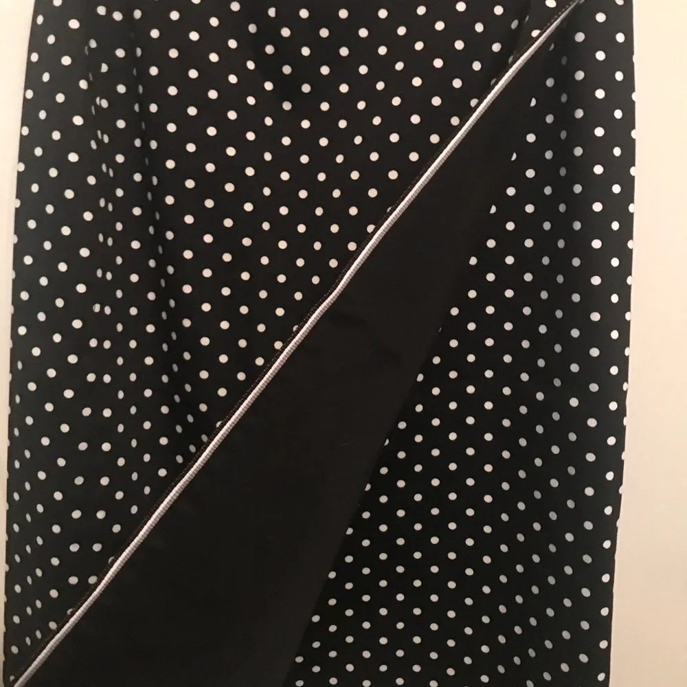 Black Poka Dot wrap skirt SZ 8 - Picture 3 of 5